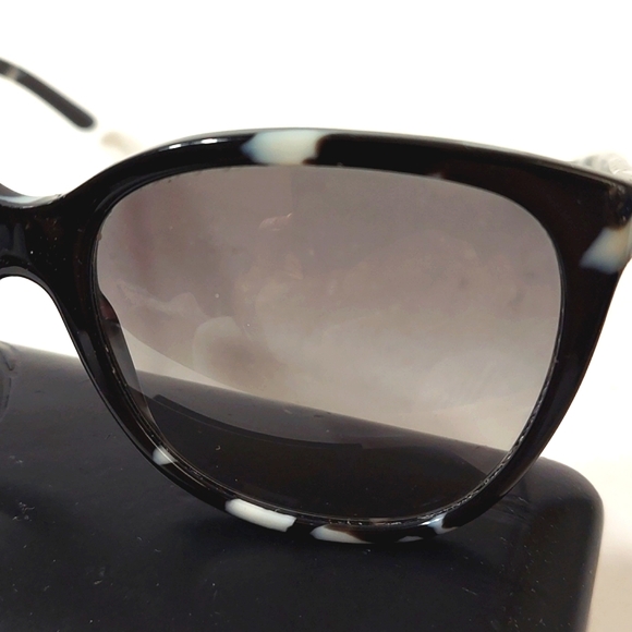 Versace Sunglasses With Case Beautiful Black And Ivory Frame Good Condition - Picture 2 of 11
